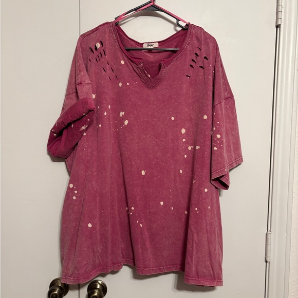 Blue Velvet Tops - Short Sleeve Tee in Distressed Red
